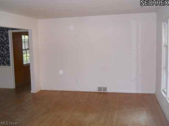 3693 Stoneleigh Road Cleveland Heights, OH 44121 - Photo 2 of 16