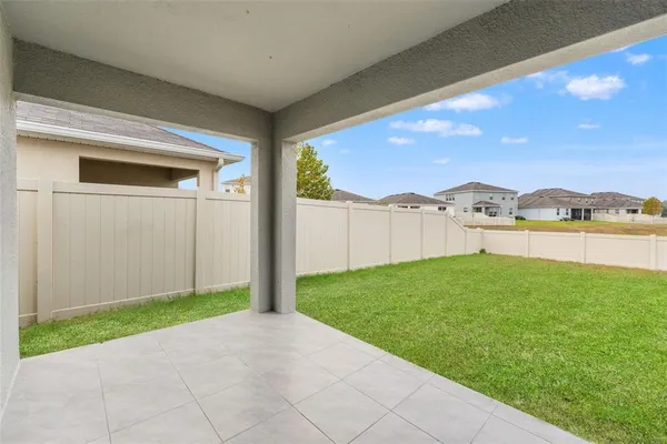 a view of a garage