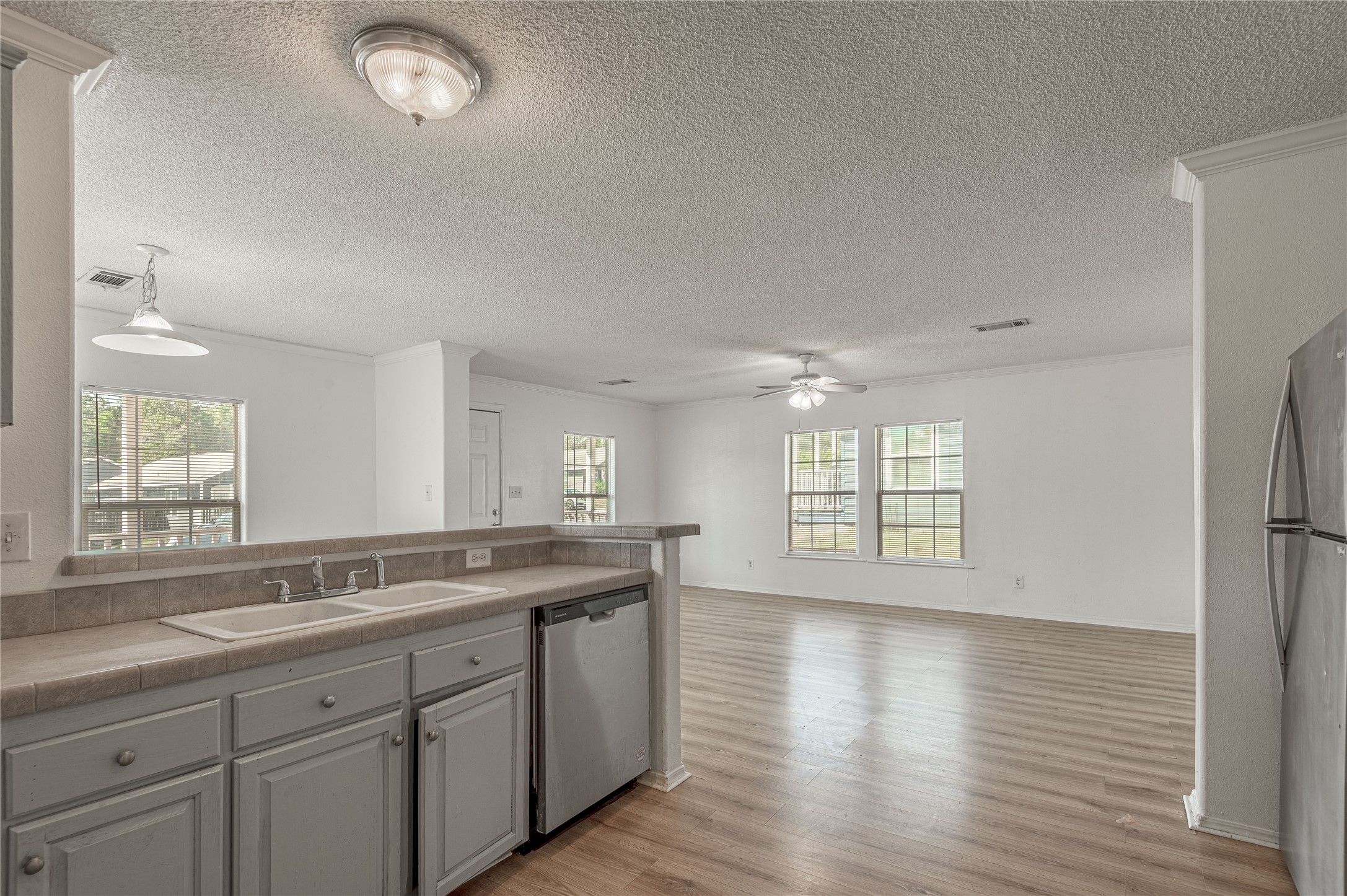 112 Varsity Circle Huntsville, TX 77340 - Photo 12 of 33