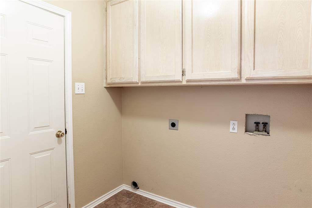604 Valleyridge Court Decatur, TX 76234 - Photo 22 of 23 Large utility Room