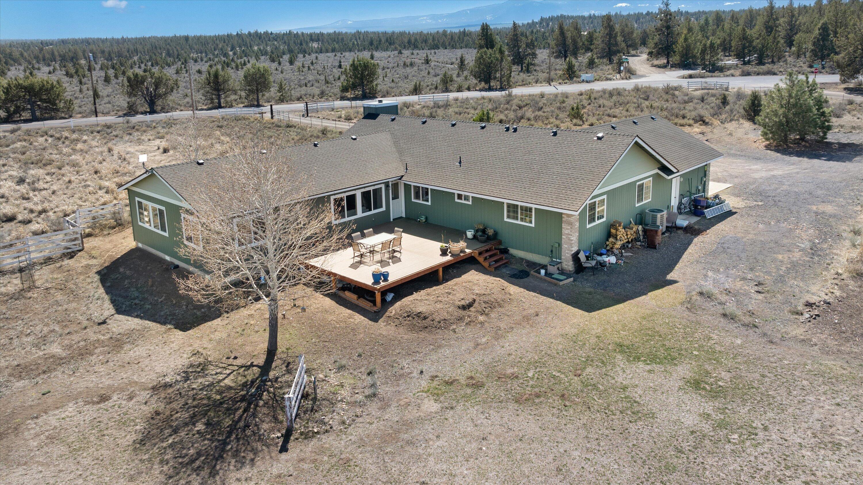 17518 Plainview Road Bend, OR 97703 - Photo 32 of 35 38-240403_JILLROSELL-9