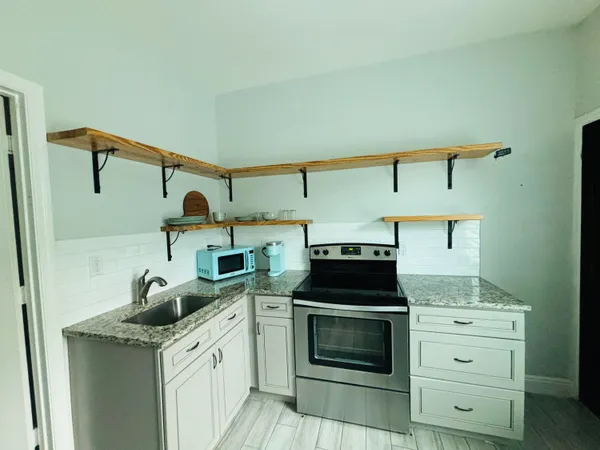 $2,500 | 1036 Francis Street, West Palm Beach, FL 33405