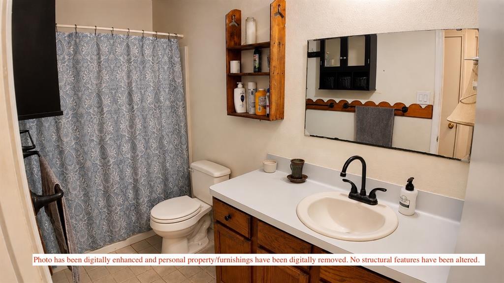 820 Brigman Road Maypearl, TX 76064 - Photo 13 of 15 Hallway Bathrroom