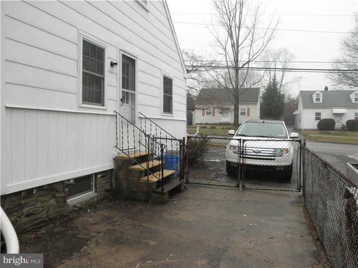 52 Dutton Mill Road Aston, PA 19014 - Photo 5 of 23 Exterior Side