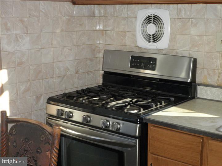 52 Dutton Mill Road Aston, PA 19014 - Photo 6 of 23 Kitchen