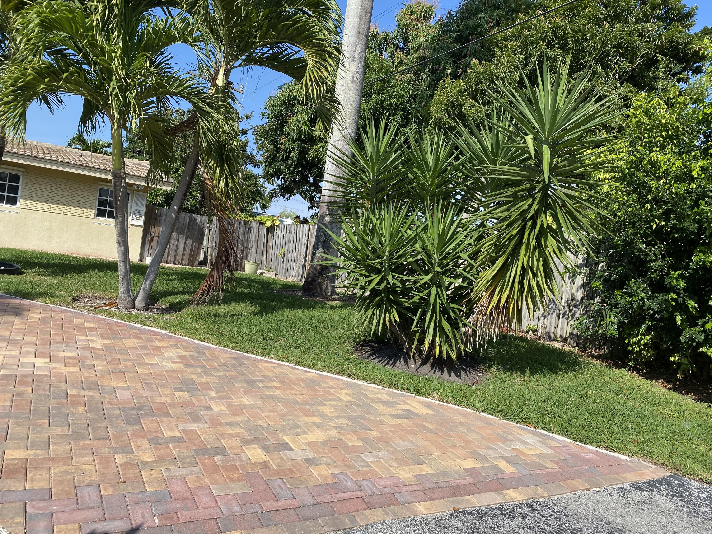 475 Northeast 37th Street Boca Raton, FL 33431 - Photo 3 of 25 Exterior