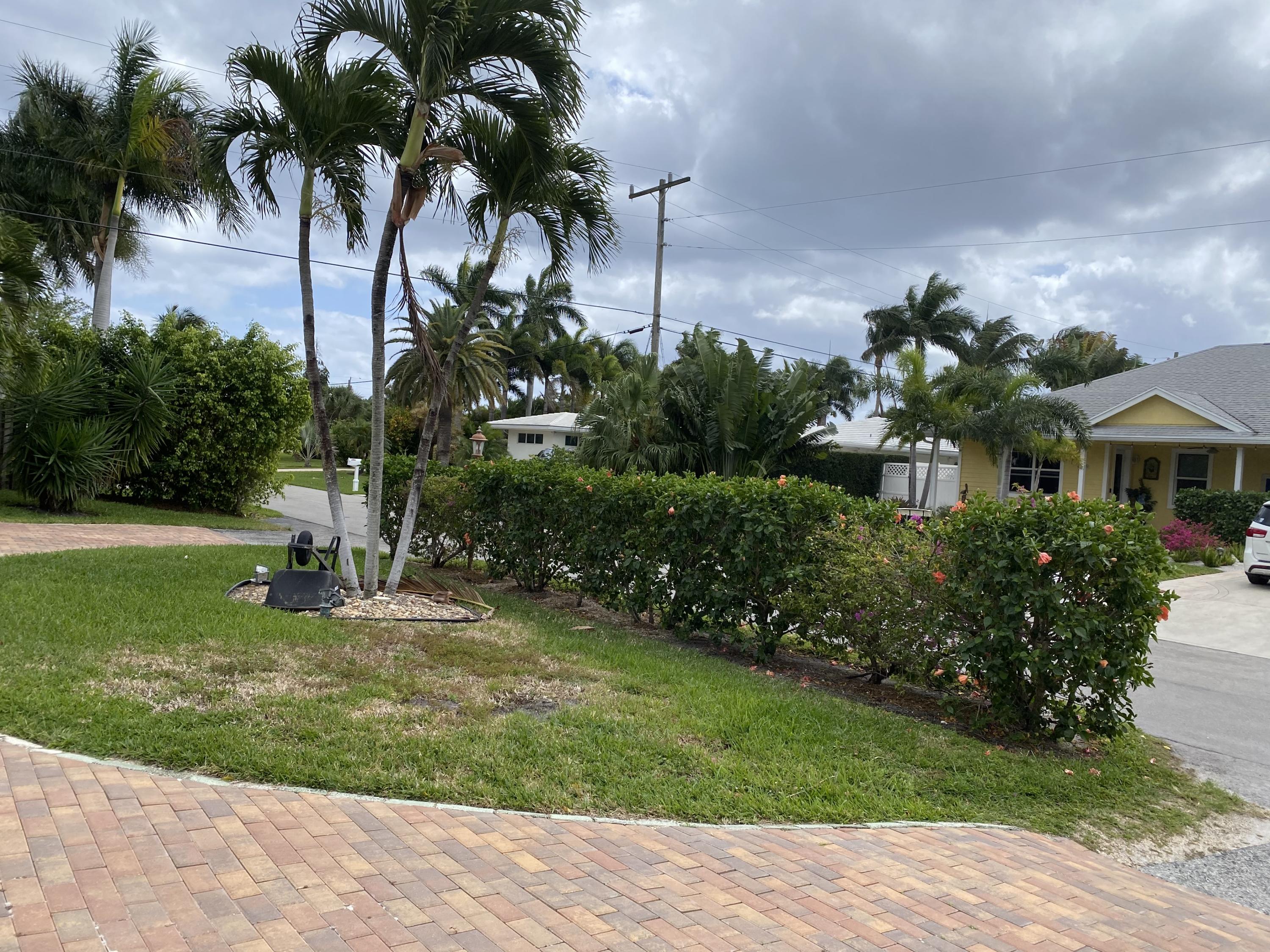 475 Northeast 37th Street Boca Raton, FL 33431 - Photo 5 of 25 exterior