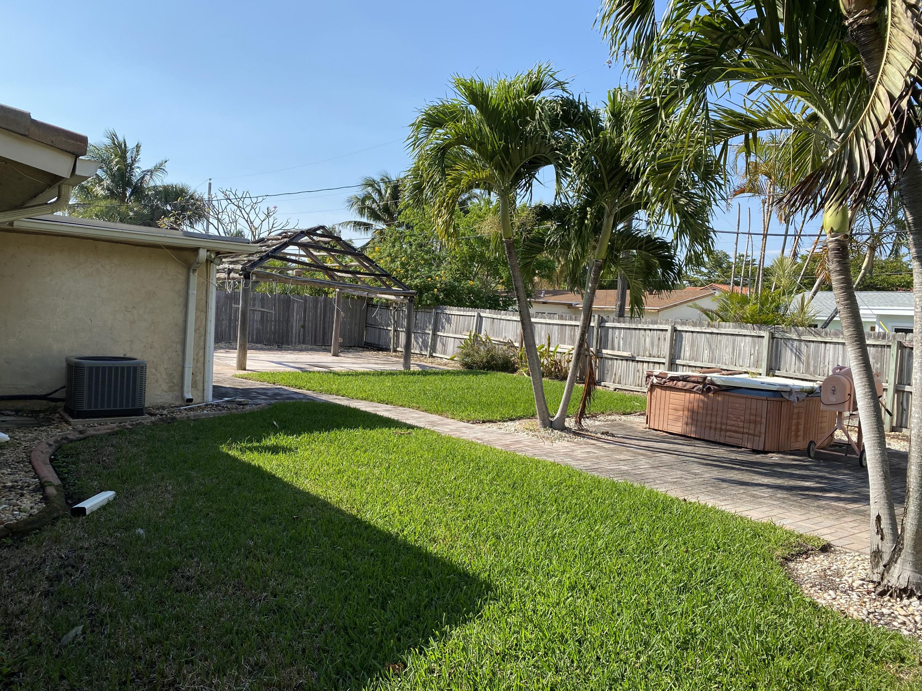 475 Northeast 37th Street Boca Raton, FL 33431 - Photo 9 of 25 Exterior