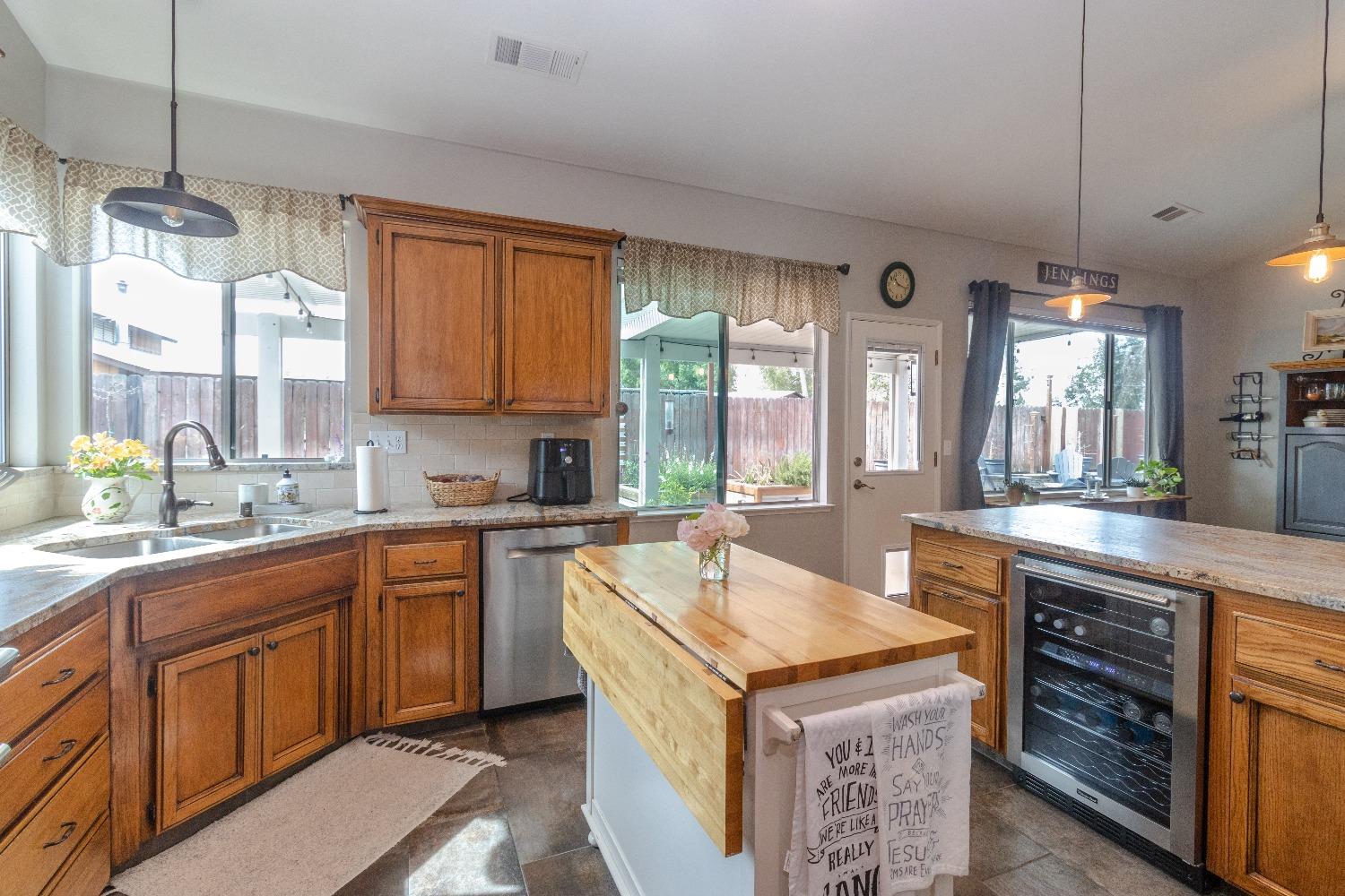 2066 Bedford Avenue Clovis, CA 93611 - Photo 12 of 35