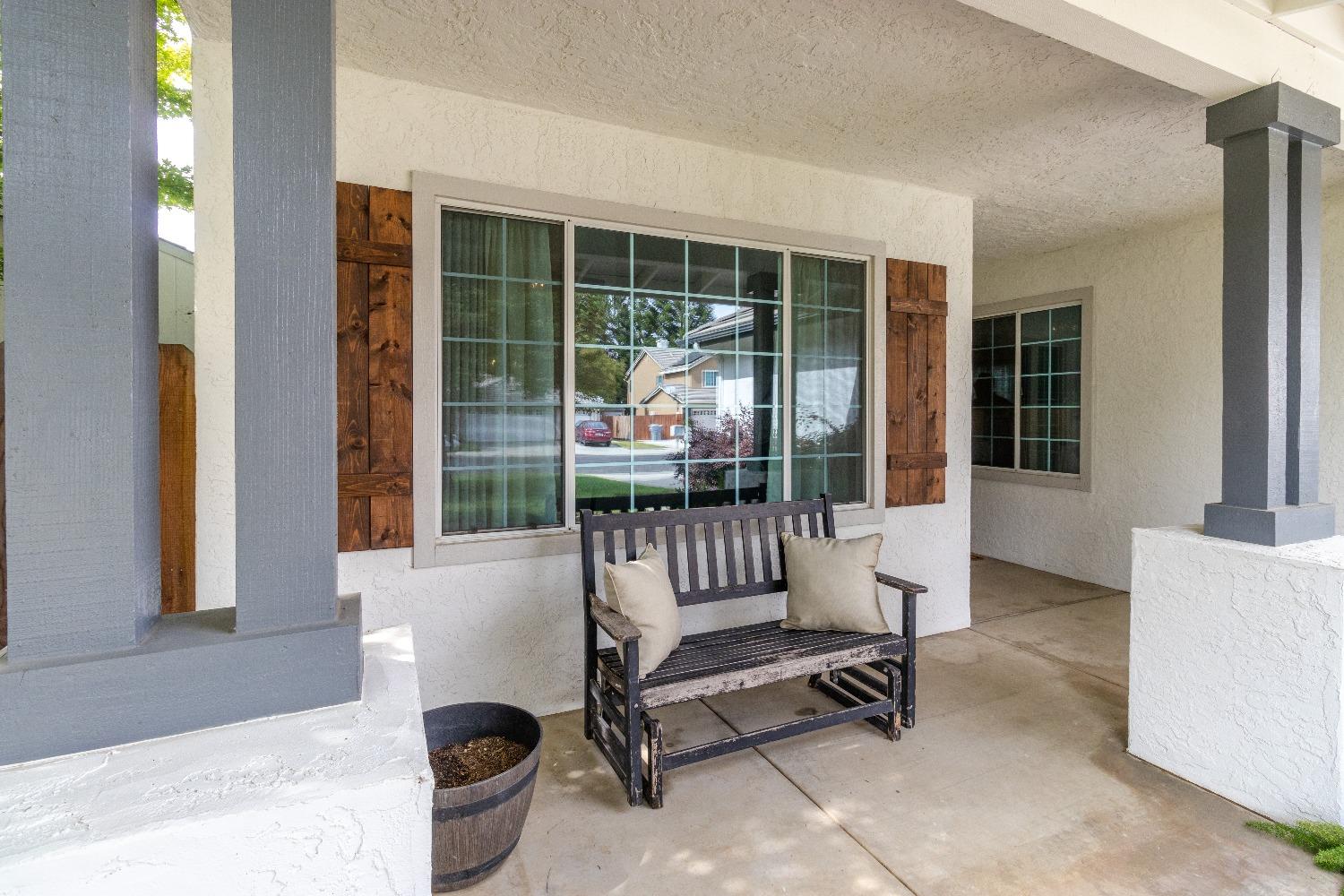 2066 Bedford Avenue Clovis, CA 93611 - Photo 3 of 35