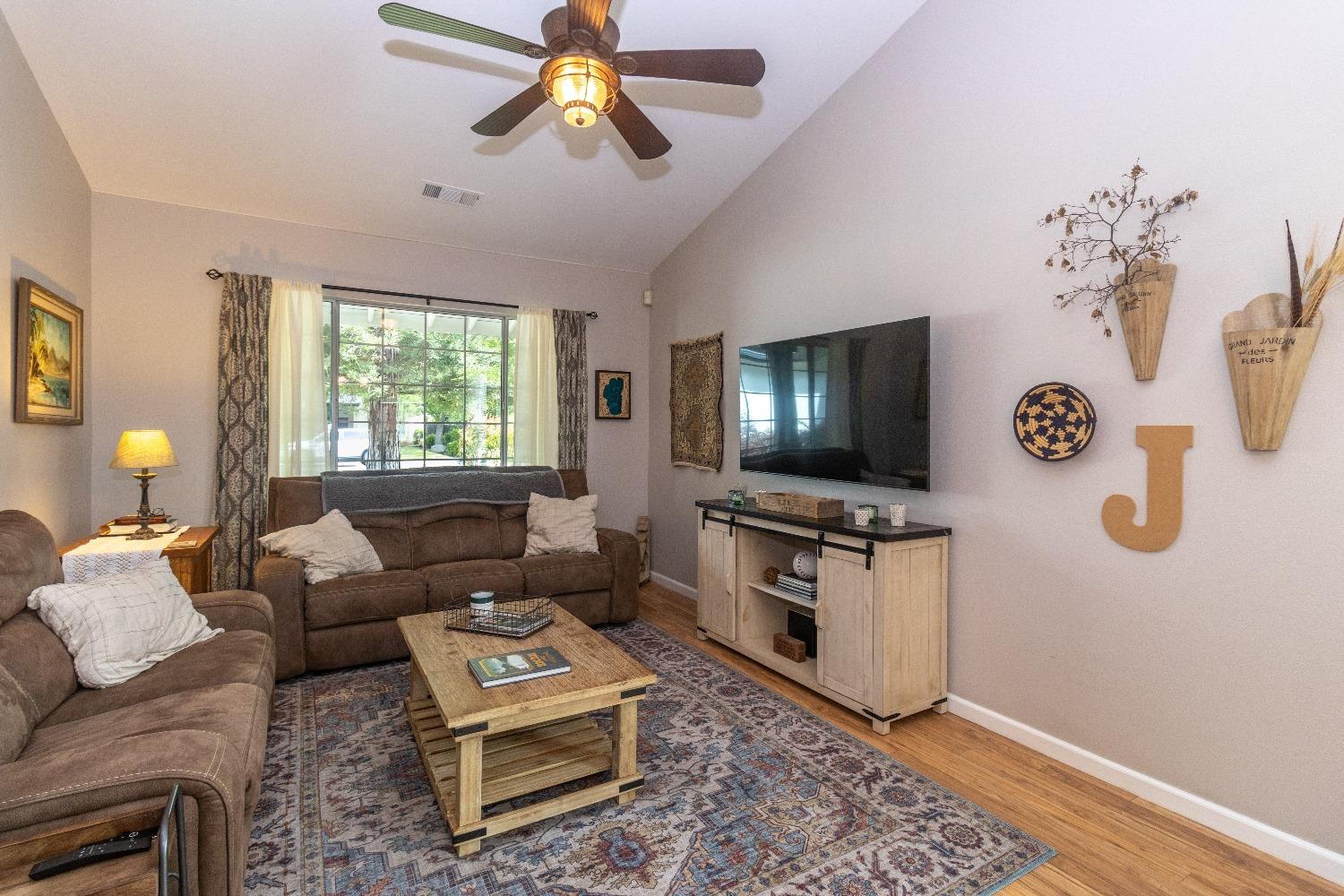 2066 Bedford Avenue Clovis, CA 93611 - Photo 4 of 35