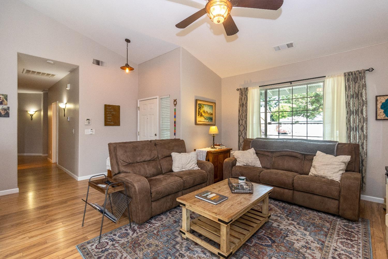 2066 Bedford Avenue Clovis, CA 93611 - Photo 5 of 35