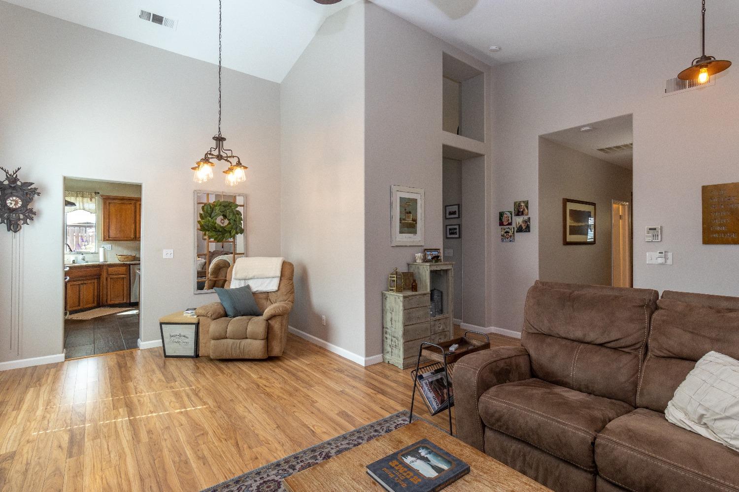 2066 Bedford Avenue Clovis, CA 93611 - Photo 6 of 35