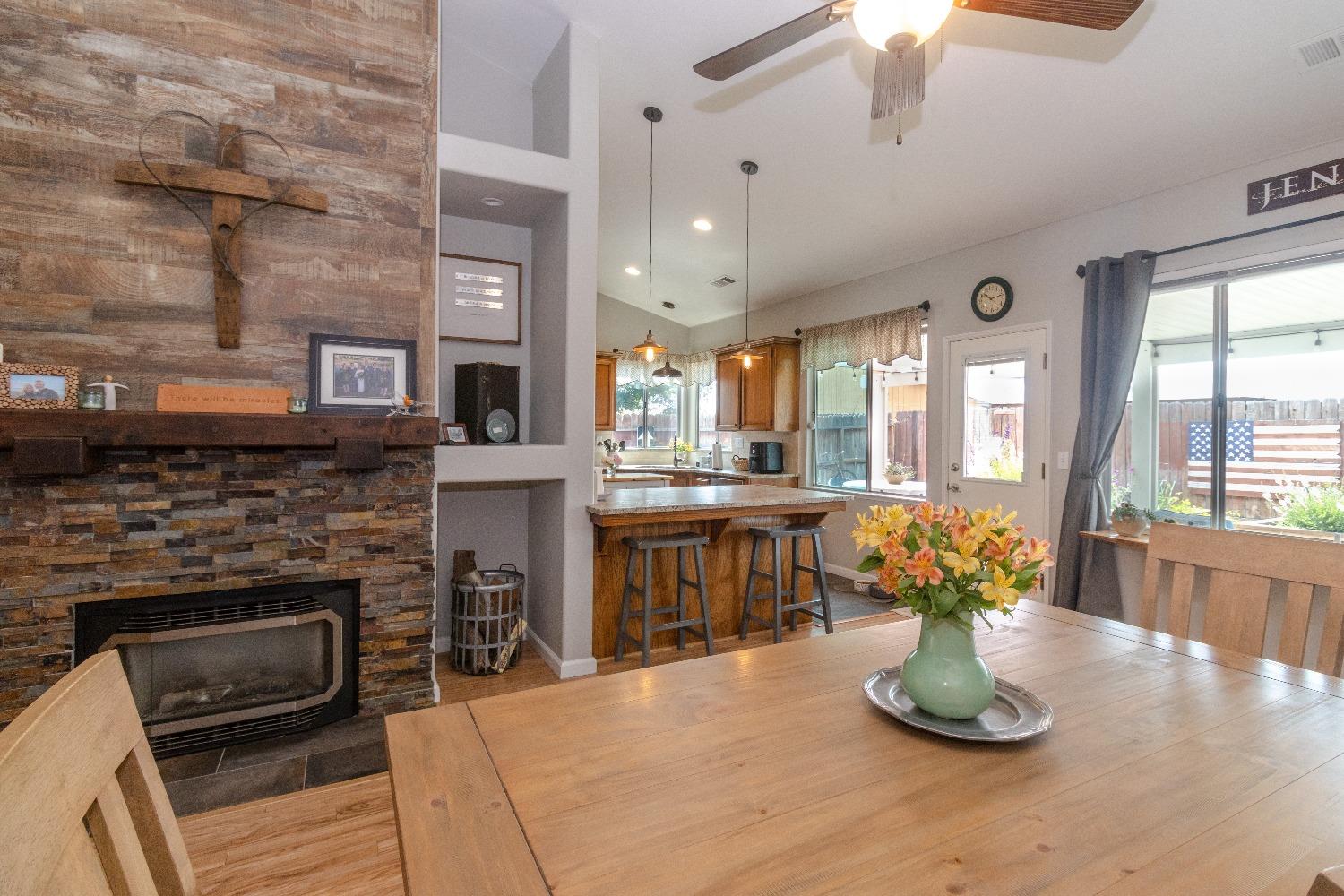 2066 Bedford Avenue Clovis, CA 93611 - Photo 8 of 35