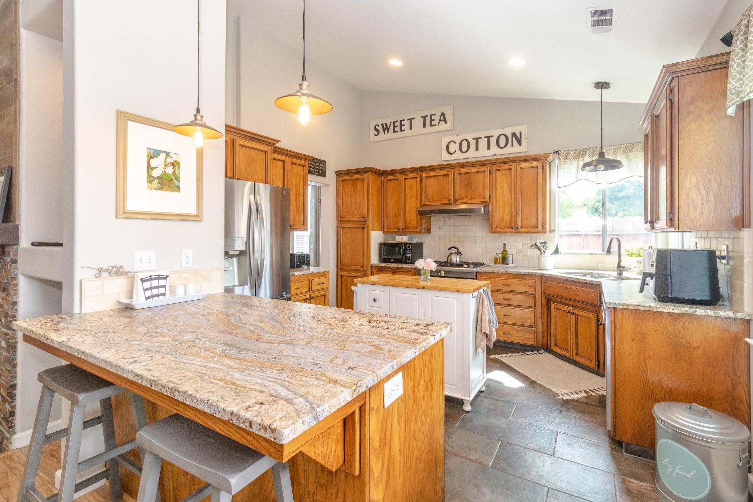 2066 Bedford Avenue Clovis, CA 93611 - Photo 9 of 35