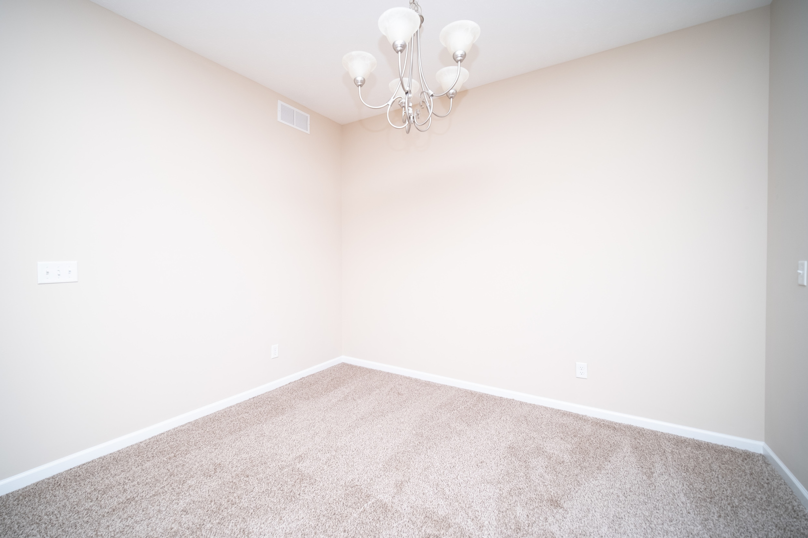 635 Stonegate Drive Sycamore, IL 60178 - Photo 11 of 19 a view of a room with a fan