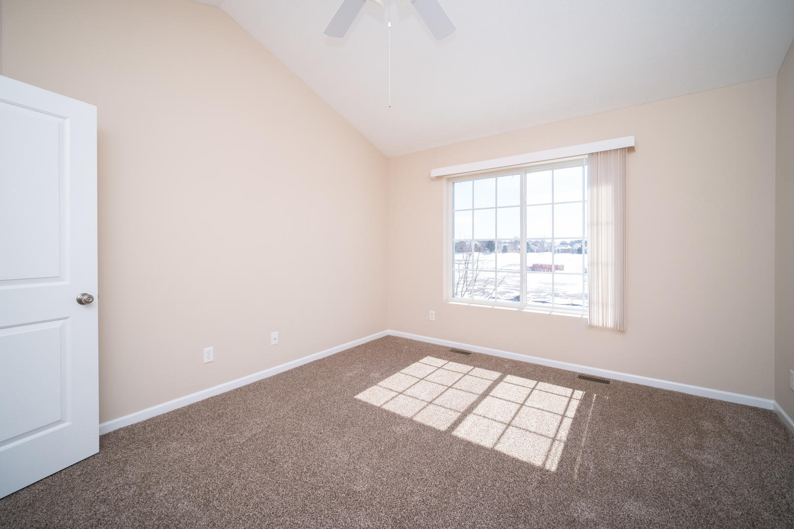635 Stonegate Drive Sycamore, IL 60178 - Photo 13 of 19 an empty room with windows and closet