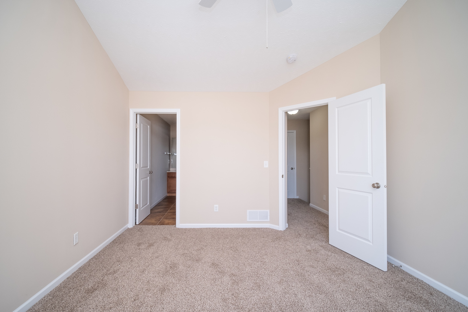 635 Stonegate Drive Sycamore, IL 60178 - Photo 14 of 19 a view of an empty room
