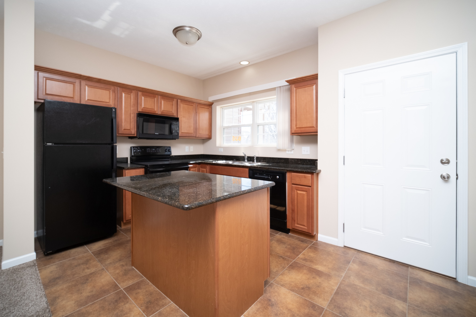 635 Stonegate Drive Sycamore, IL 60178 - Photo 3 of 19 a kitchen with a sink stove and refrigerator