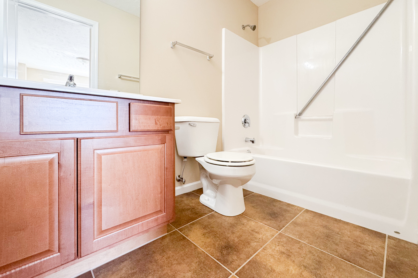 635 Stonegate Drive Sycamore, IL 60178 - Photo 6 of 19 a bathroom with a sink a toilet and bathtub