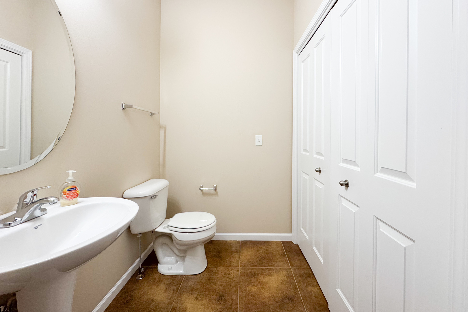 635 Stonegate Drive Sycamore, IL 60178 - Photo 8 of 19 a bathroom with a sink toilet and shower