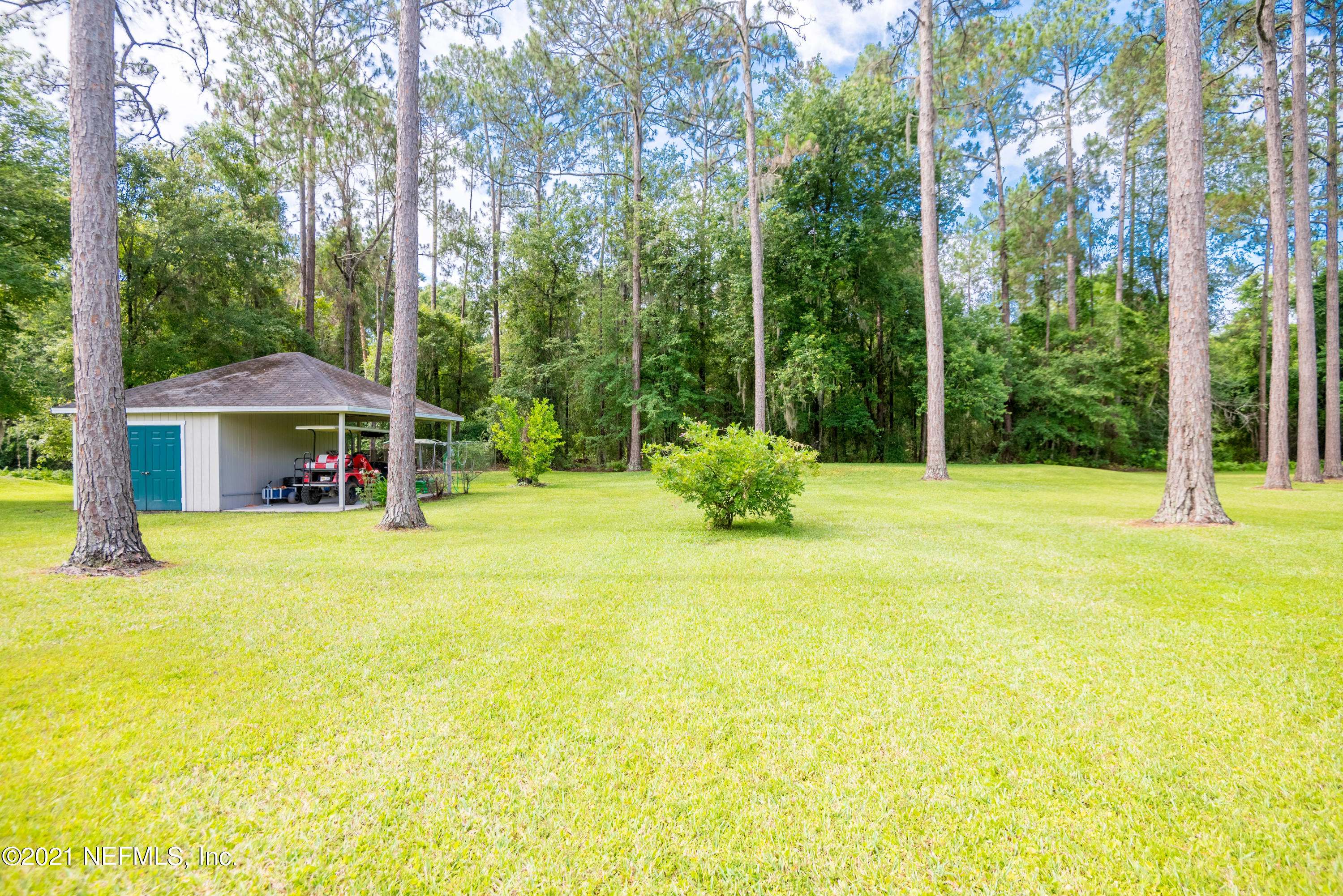 5200 Northwest 180th Way Starke, FL 32091 - Photo 77 of 83 a view of a swimming pool with a table and chairs
