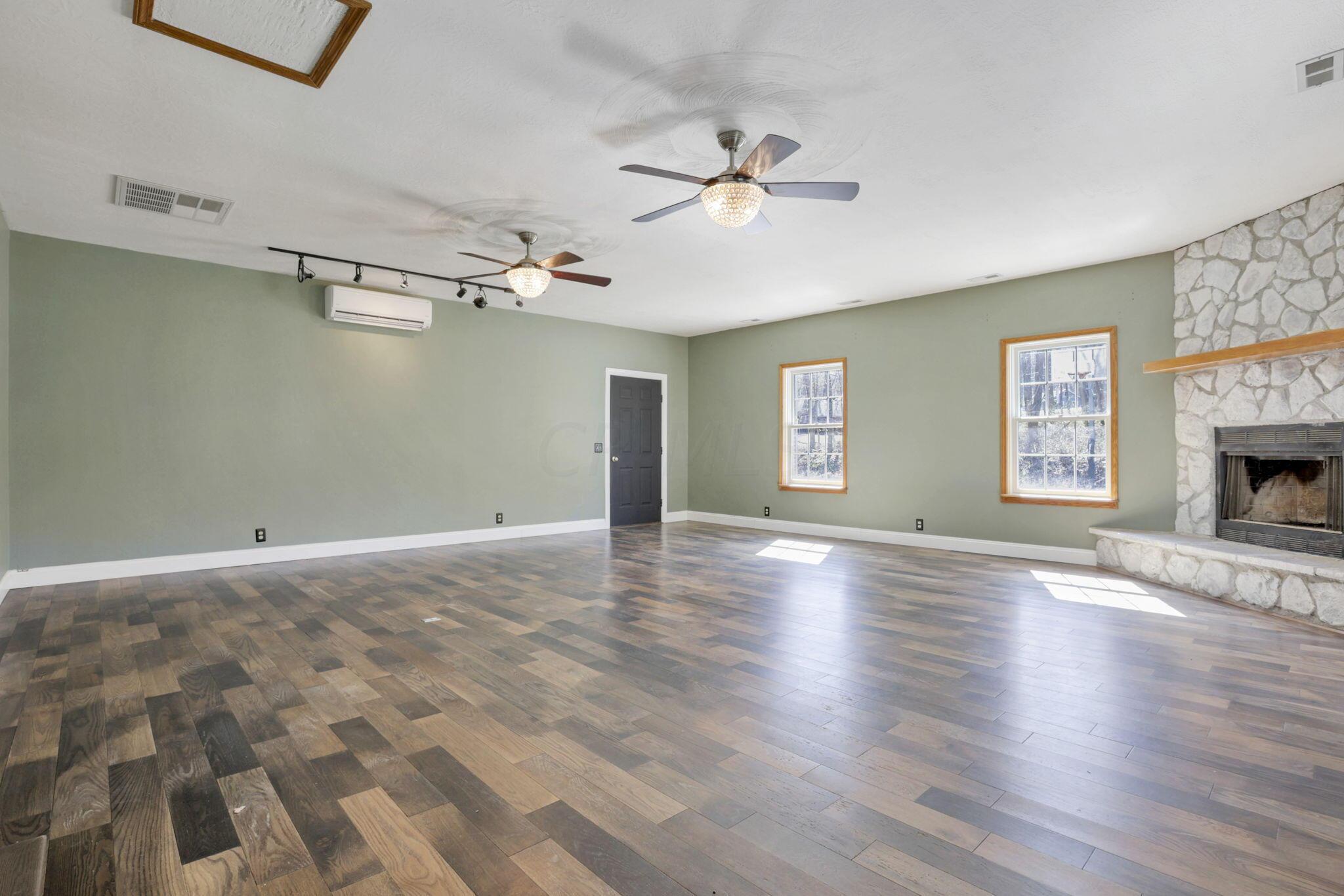 5137 Pleasant Chapel Road Southeast Newark, OH 43056 - Photo 14 of 77 Living room
