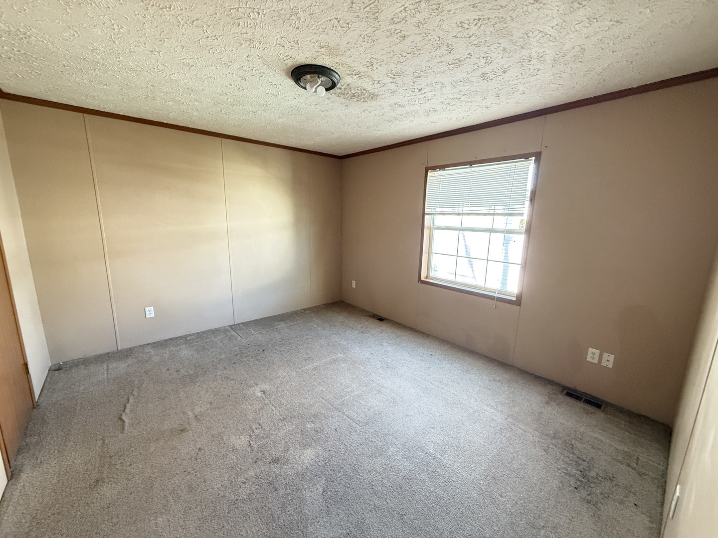 1712 South Dixie Highway, Unit 248 Crete, IL 60417 - Photo 15 of 19 an empty room with windows