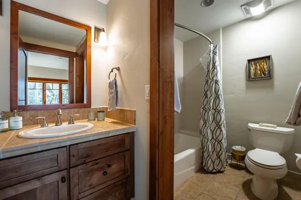 $1,300,000 | 10213 Annies Loop, Truckee, CA 96161