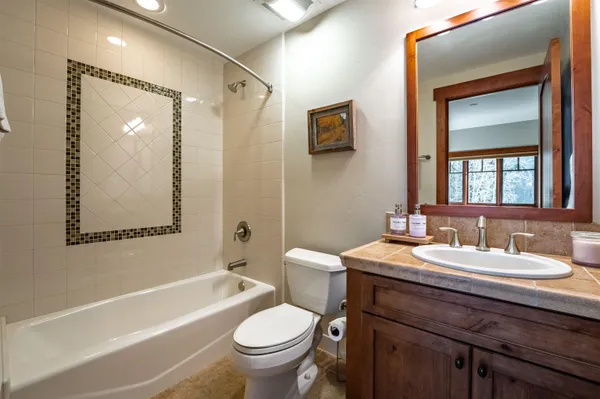 $1,300,000 | 10213 Annies Loop, Truckee, CA 96161