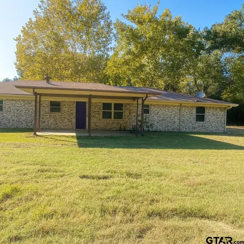 a view of a house with a backyard