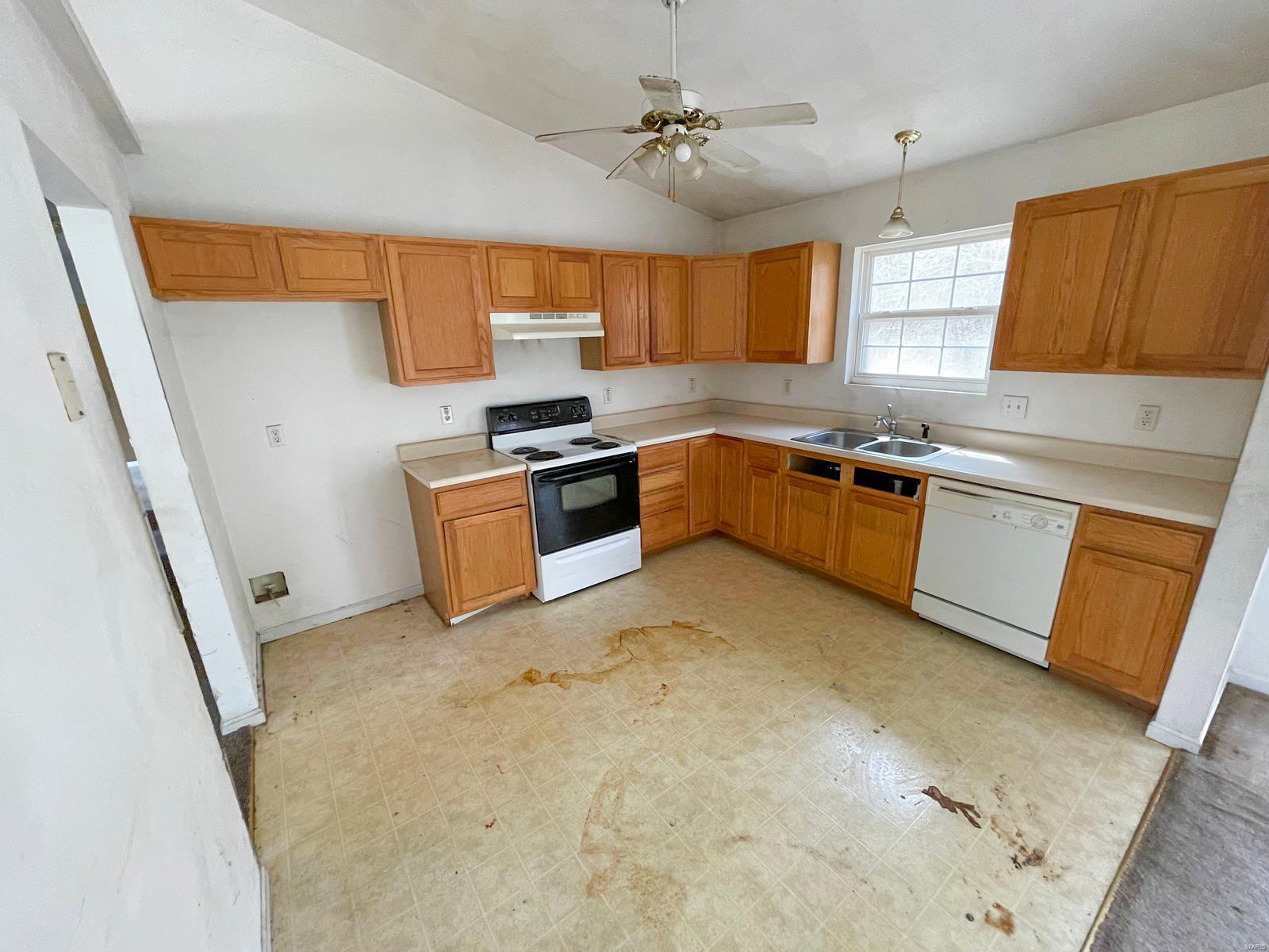 1005 Apache Drive Collinsville, IL 62234 - Photo 7 of 22