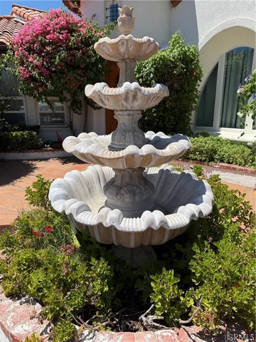 a view of a fountain in a backyard of a house