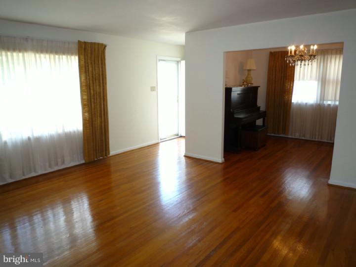 15 Millbrook Road Newark, DE 19713 - Photo 3 of 20 Living Room