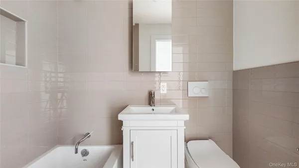 $3,500 | 148-09 Northern Boulevard, Unit 5J | Murray Hill - Flushing