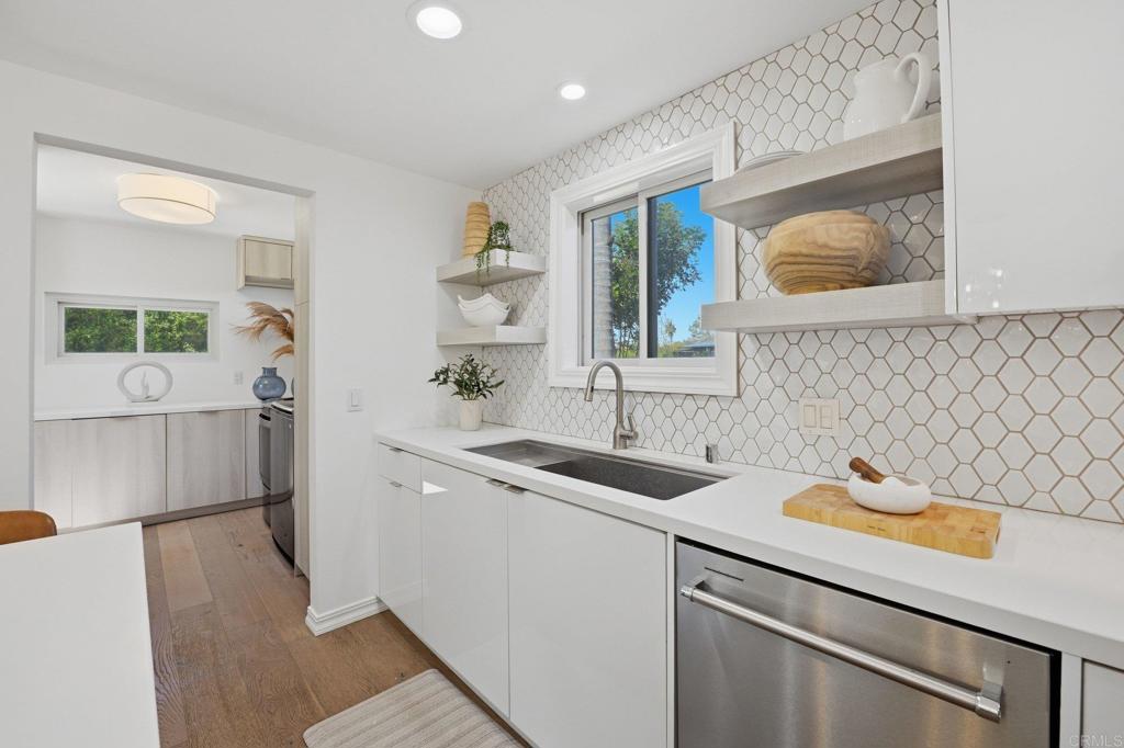 637 North Rios Avenue Solana Beach, CA 92075 - Photo 14 of 32