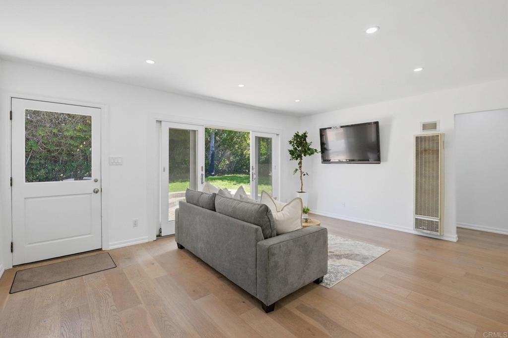 637 North Rios Avenue Solana Beach, CA 92075 - Photo 9 of 32