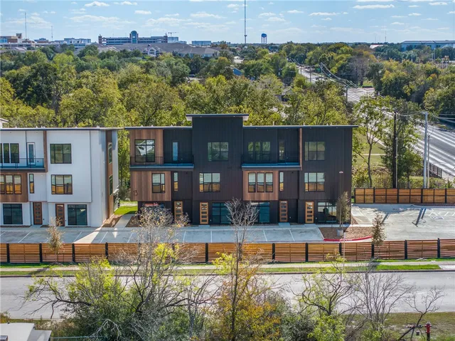 a view of house with a yard