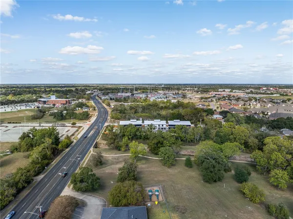 $3,000 | 2539 East Villa Maria Road, Unit D, Bryan, TX 77802