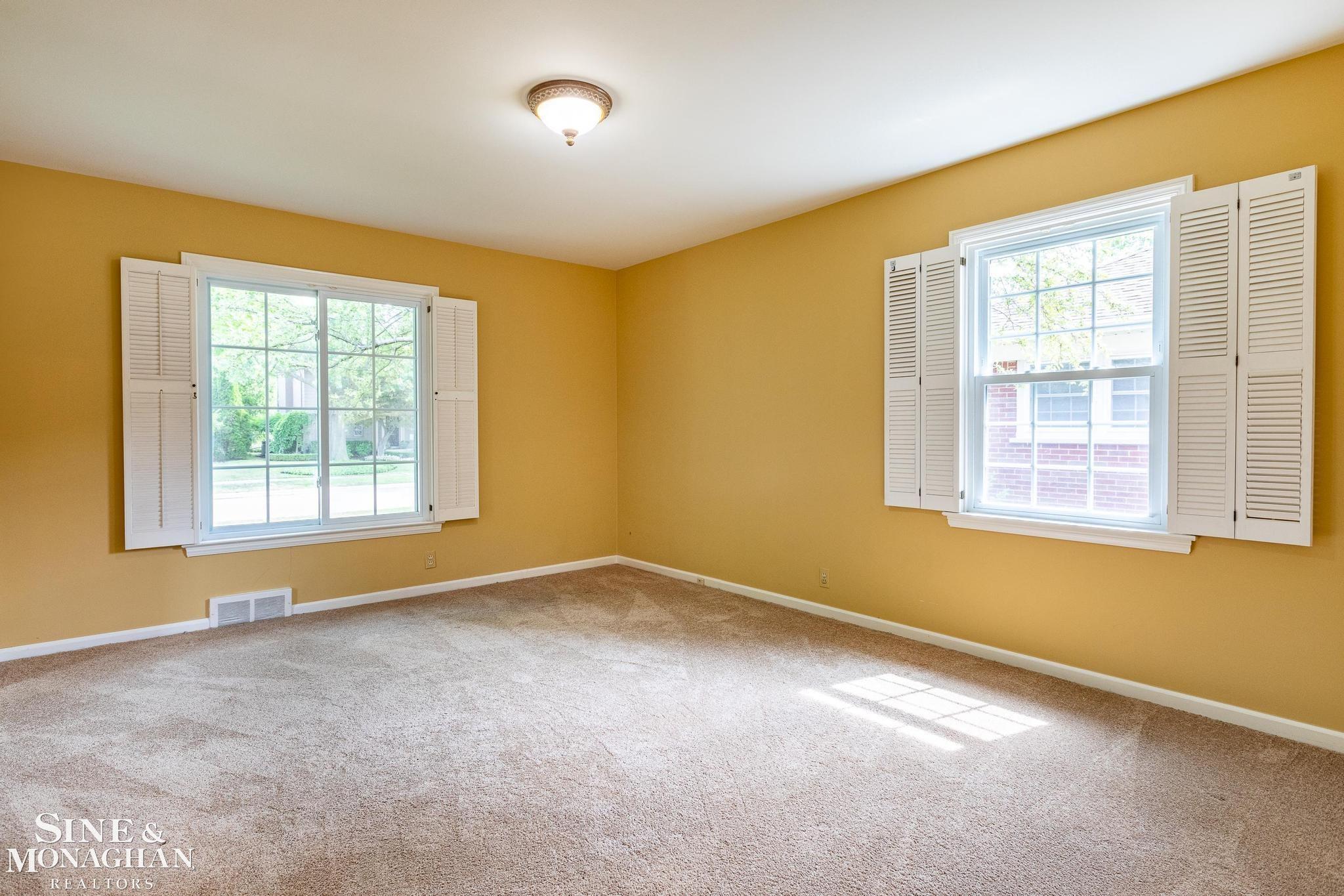 945 North Renaud Road Grosse Pointe, MI 48236 - Photo 15 of 28 50090194-14.JPG