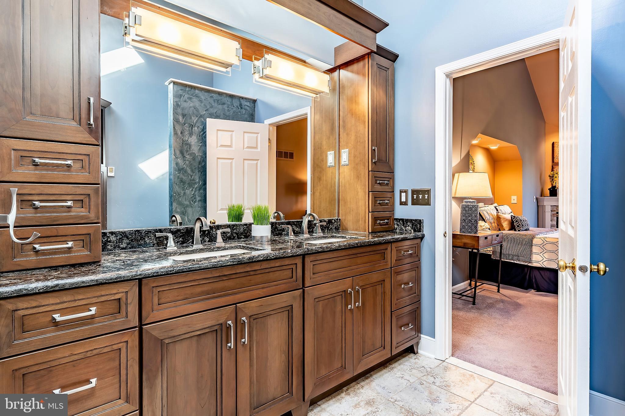 35 Hill Road Warminster, PA 18974 - Photo 22 of 38 Main Bath w/Custom Cabinetry,Granite Topped Vanity