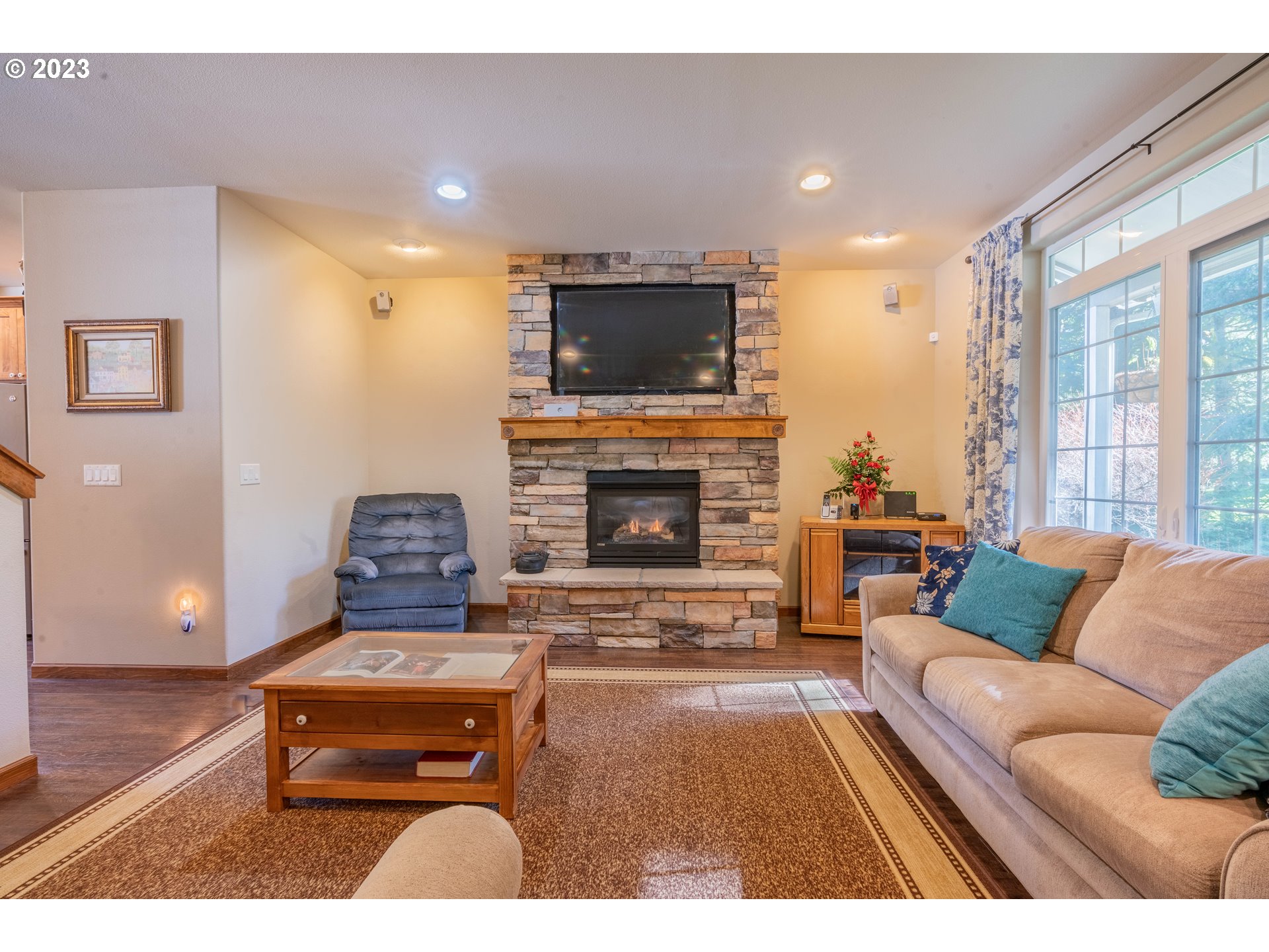 61875 Double Eagle Road Coos Bay, OR 97420 - Photo 3 of 27 Living Room