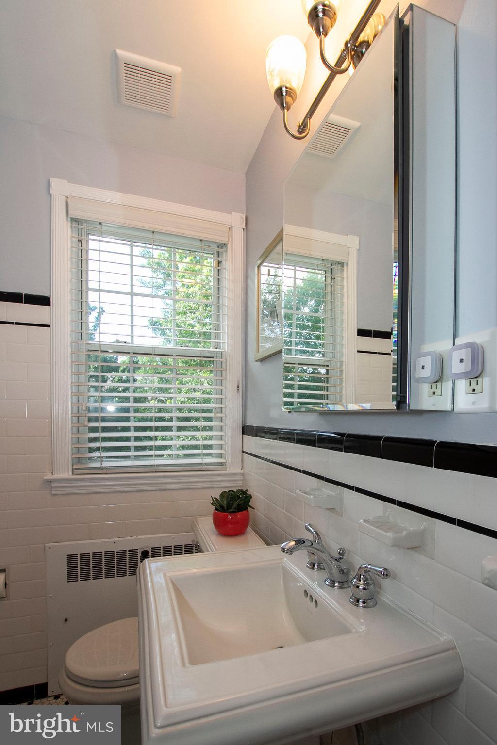 90 Dunkirk Road Baltimore, MD 21212 - Photo 27 of 41 bathroom level 2