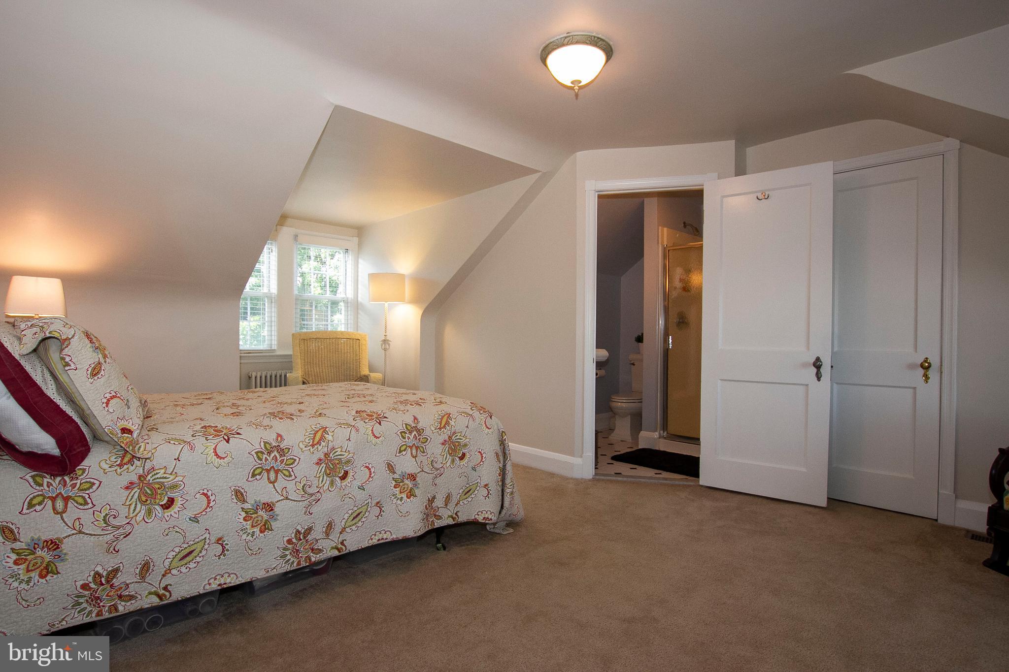 90 Dunkirk Road Baltimore, MD 21212 - Photo 29 of 41 The Royals lofted suite, level 3