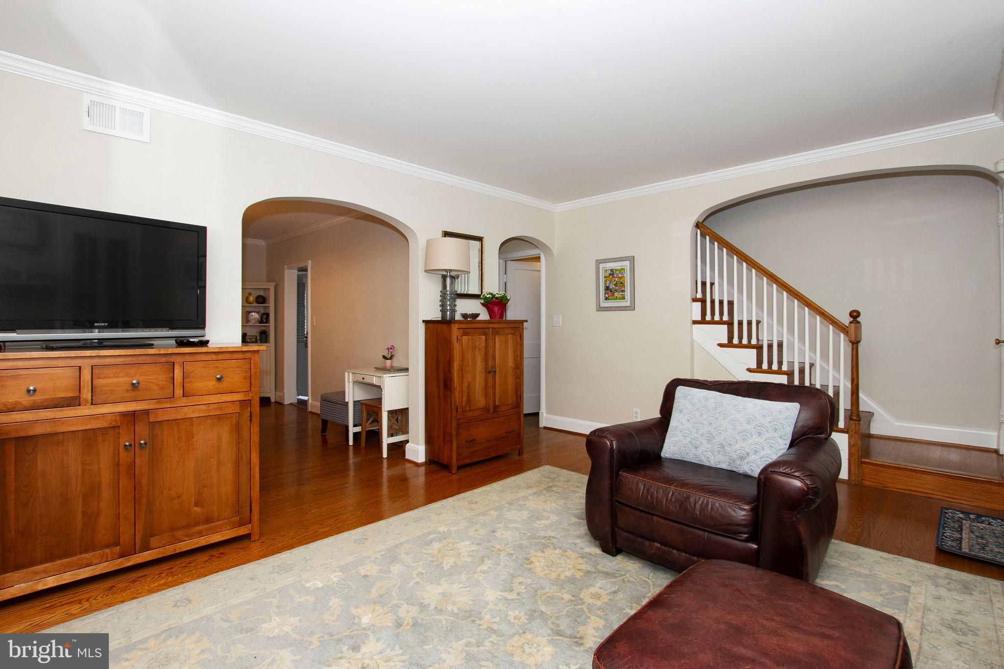 90 Dunkirk Road Baltimore, MD 21212 - Photo 5 of 41 living room