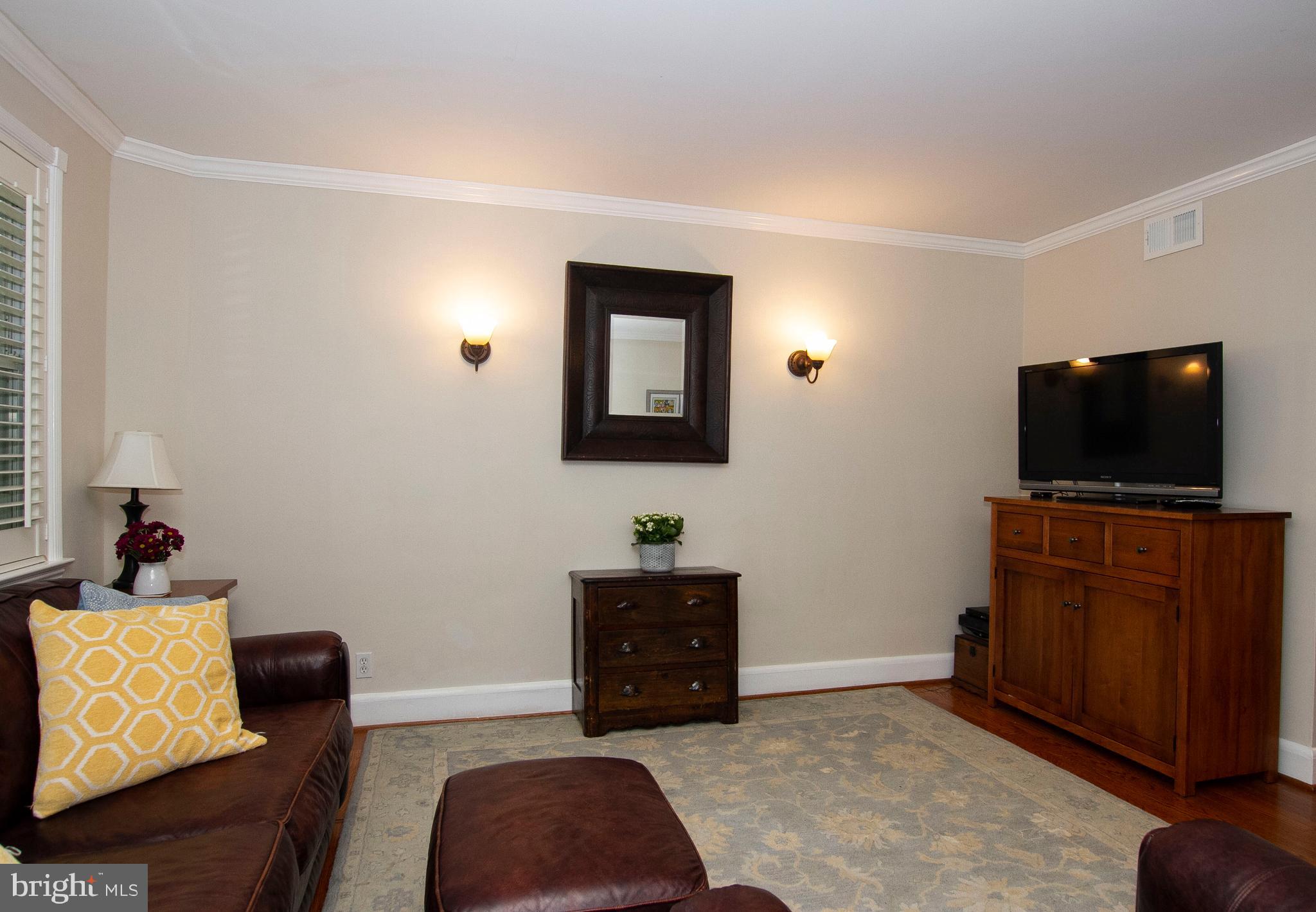 90 Dunkirk Road Baltimore, MD 21212 - Photo 7 of 41 living room