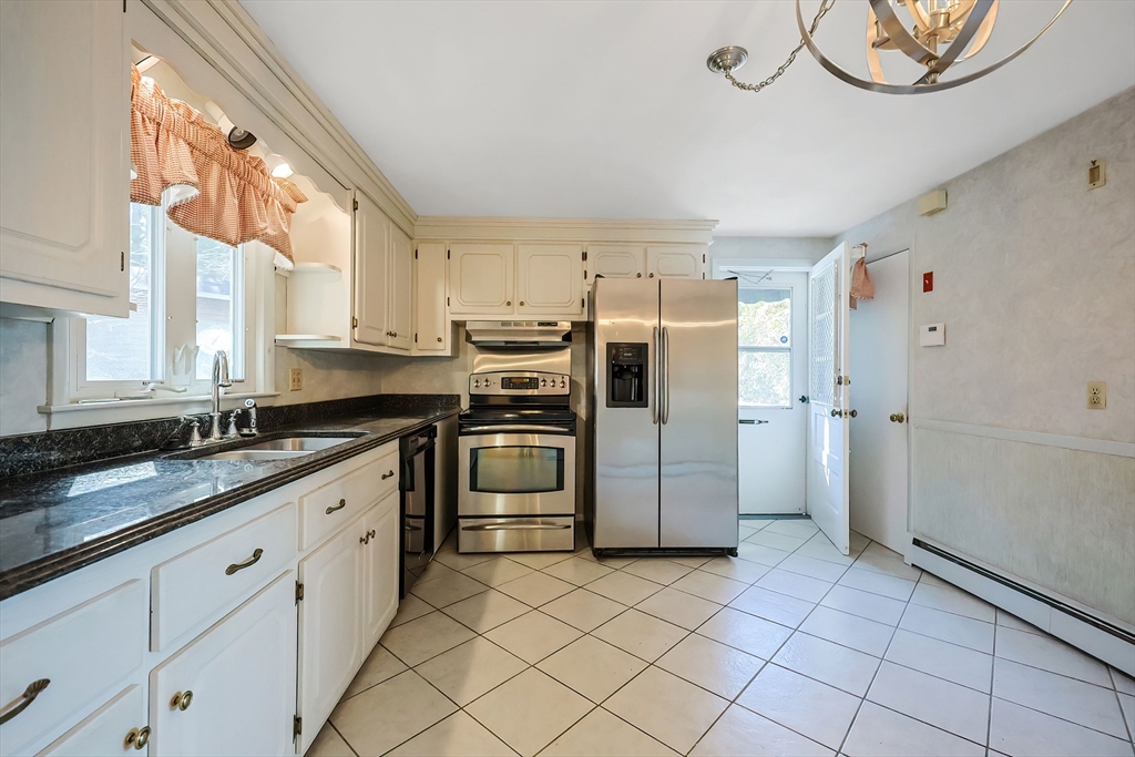 112 Indian Hill Road Worcester, MA 01606 - Photo 3 of 30 Gallery Image 3