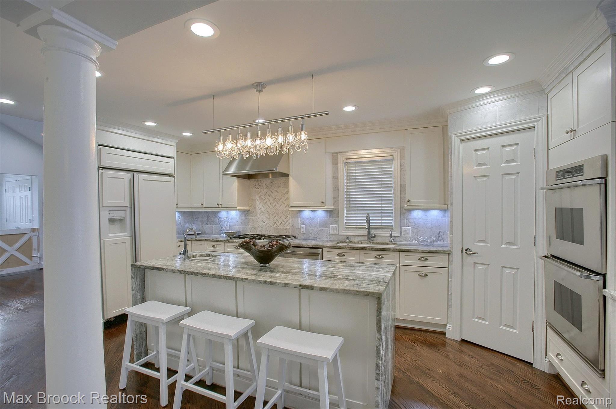 683 Ruffner Avenue Birmingham, MI 48009 - Photo 8 of 29 9-Kitchen.jpg