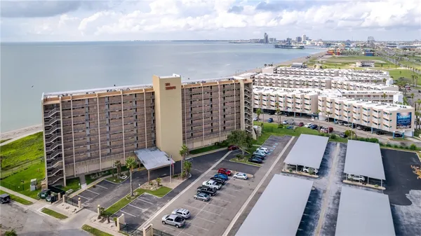 $189,900 | 4000 Surfside Boulevard, Unit 806, Corpus Christi, TX 78402