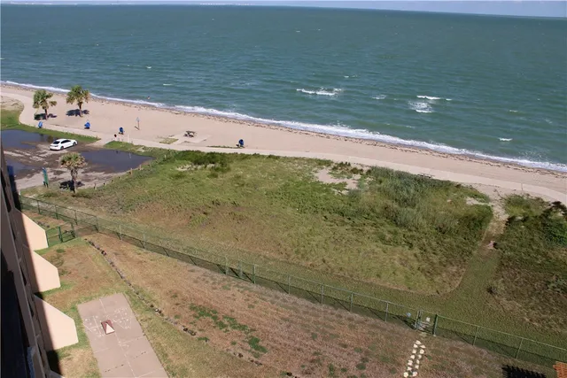 $189,900 | 4000 Surfside Boulevard, Unit 806, Corpus Christi, TX 78402